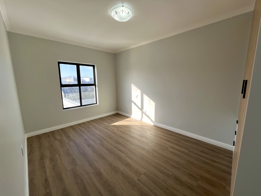 To Let 4 Bedroom Property for Rent in Sandown Western Cape